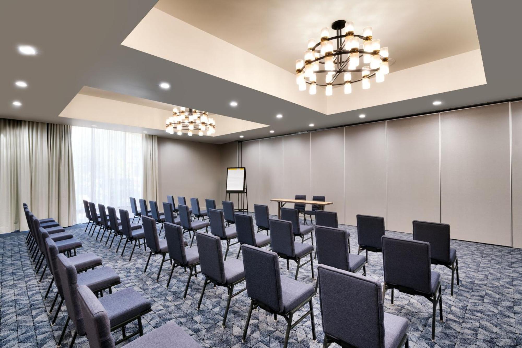 Courtyard By Marriott Hotel