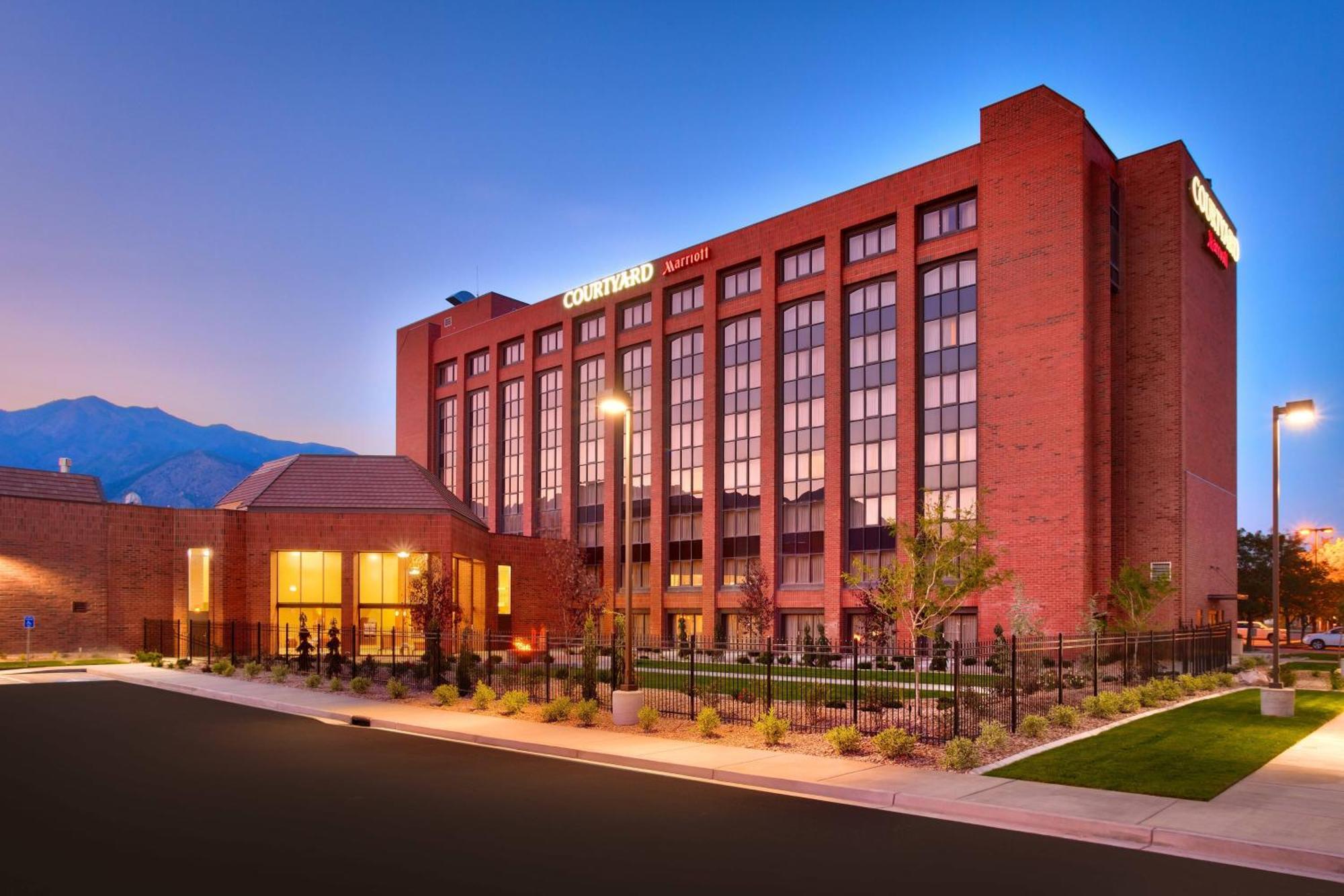 Courtyard By Marriott Hotel 3*