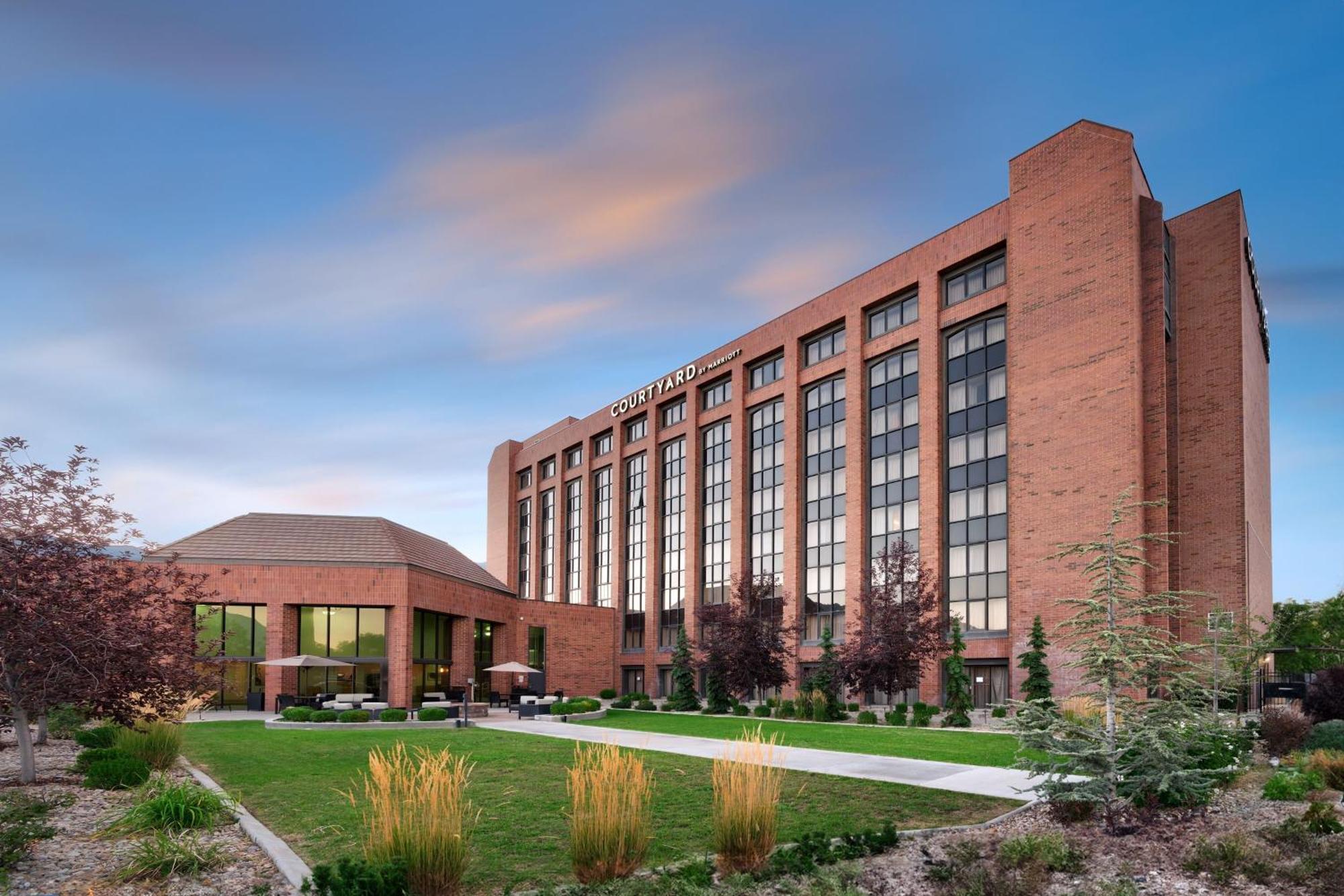 Courtyard By Marriott Hotel 3*