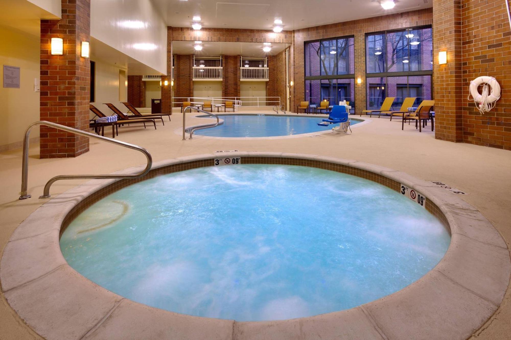 Courtyard By Marriott Hotel